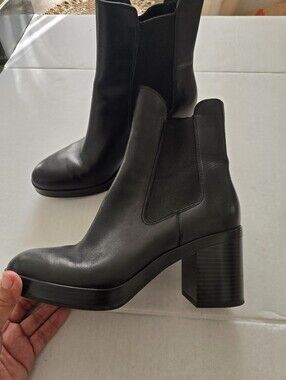 What For Chelsea Black Leather Boots Size 39 (8.5)